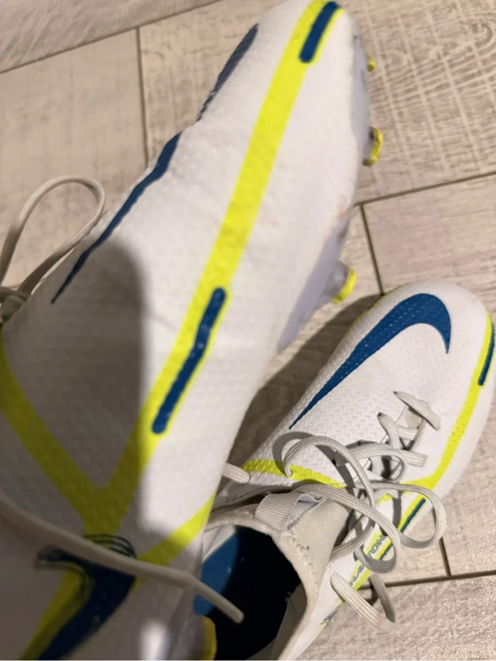 Nike Phantom Soccer Cleats – Youth 2.5Y